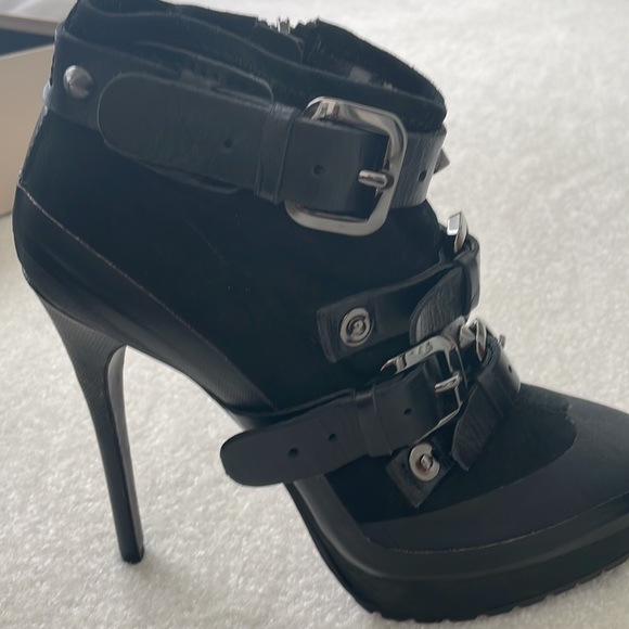 Burberry Runway Booties 8.5 (size 40 European) - Picture 4 of 11